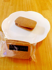 菓子庵花えちぜん 『ショコラレーズンサンド』