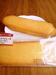 スリーエフ 『味わいパン工房 スティックマドレーヌ(ラムレーズン)』